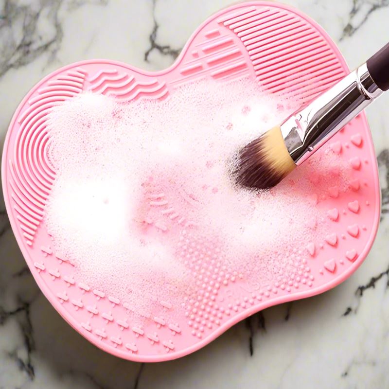 Nettoyant pour Pinceau Maquillage - MakeupBrushCleaner™ - Rose - Par Ici Beaute